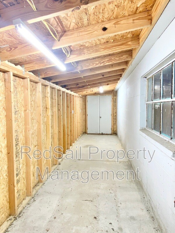 Building Photo - 164 Mark Twain Dr