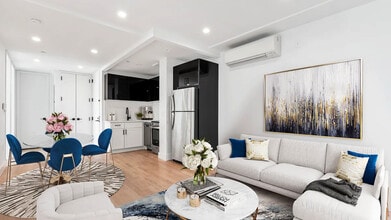 Building Photo - 15 E 31st St