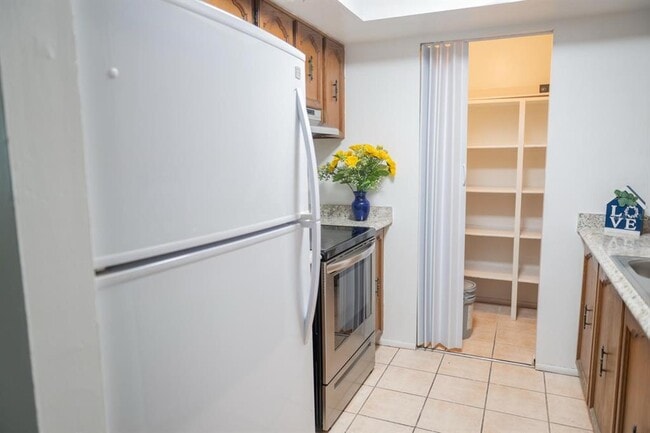 Building Photo - 1902 Honour Rd