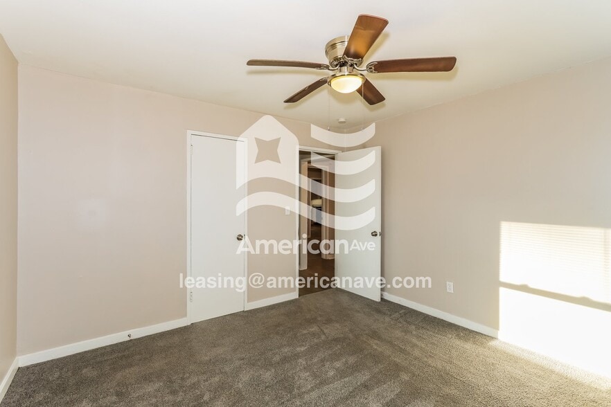 Building Photo - 652 Lorraine Dr