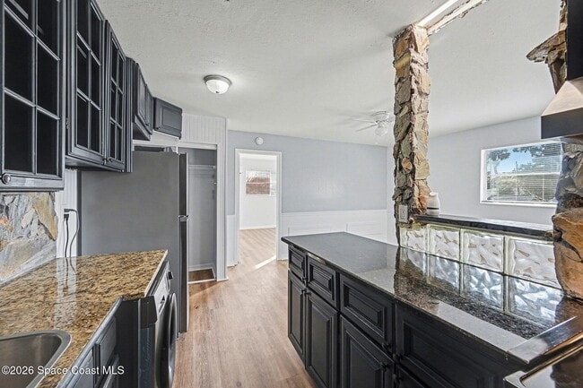 Building Photo - 115 Seminole Ave W