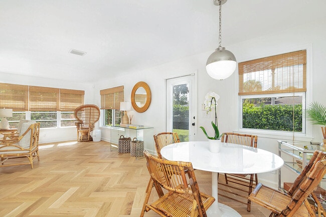 Building Photo - 319 Hunter St