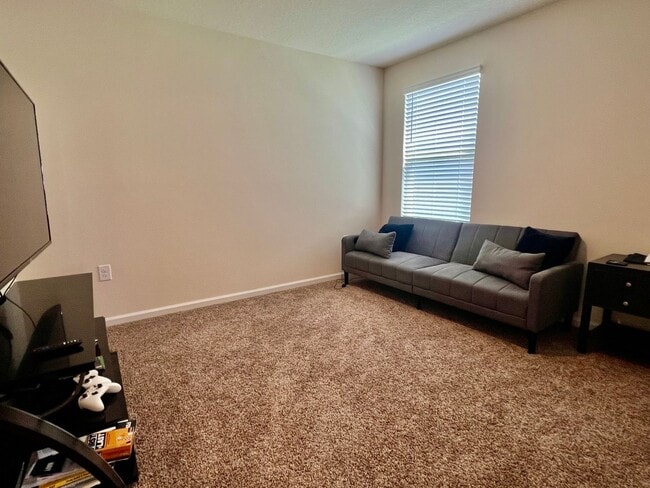 Building Photo - Available 11/1/24 Three bedroom two bath h...