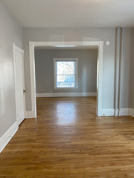 Building Photo - 2730 pleasant Ave S