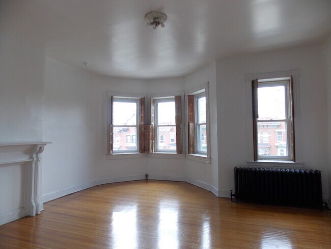 Building Photo - 2833 St Paul St