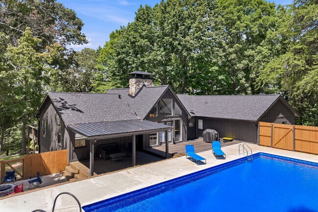 Building Photo - 4225 Twin Rivers Dr