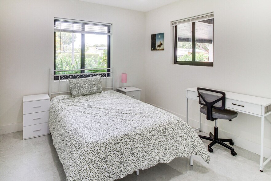 Building Photo - 6124 SW 64th Terrace