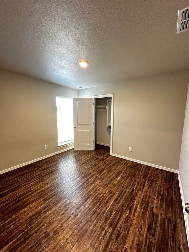 Building Photo - 3/2 in Frenship ISD- Upland West