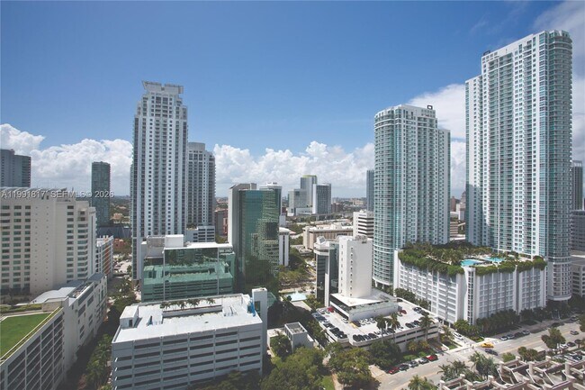Building Photo - 1111 Brickell Bay Dr