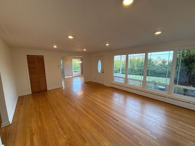 Building Photo - 1740 Glen Creek Rd NW