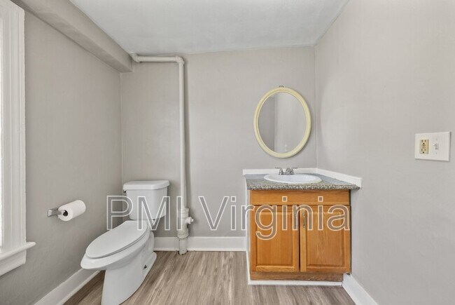 Building Photo - 259 A View Ave