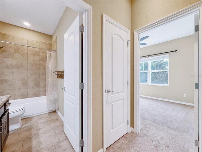 Building Photo - 5518 Thomas Square Dr