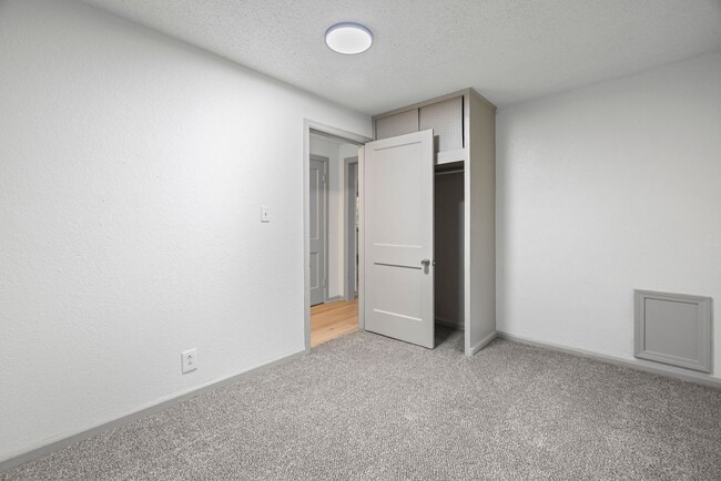 Building Photo - Beautiful 3 Bedroom Home