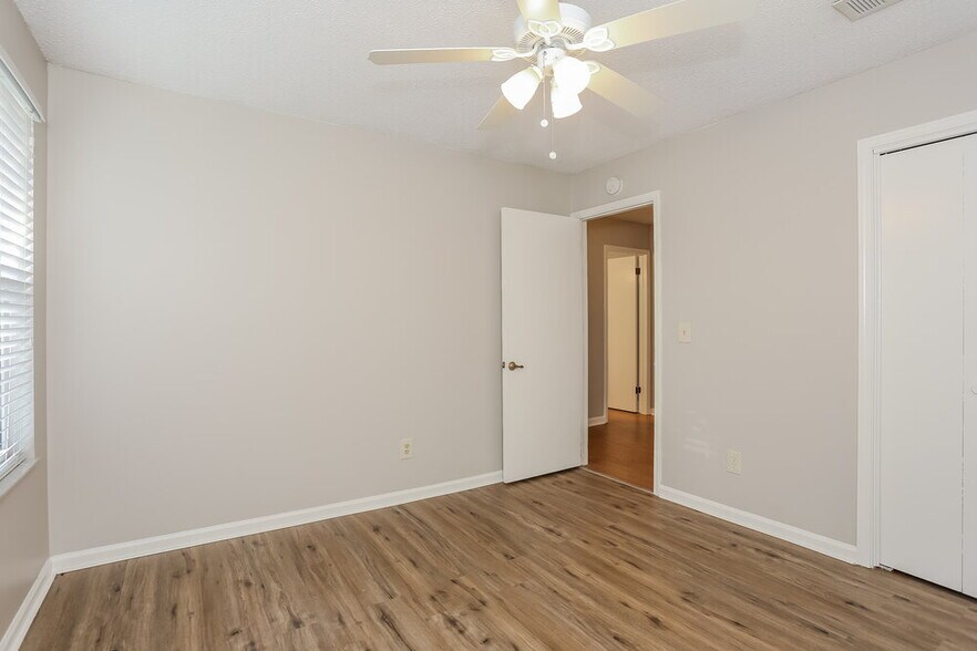 Building Photo - 3709 Foxcroft Rd
