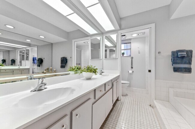 Building Photo - 6768 10th Ave N