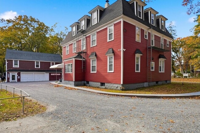 Building Photo - 221 Lake Ave S