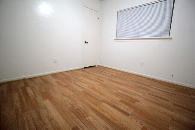 Building Photo - 15614 Barbarossa Dr