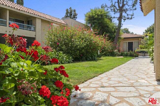 Building Photo - 18307 Burbank Blvd