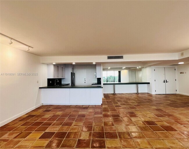 Building Photo - 1 Grove Isle Dr