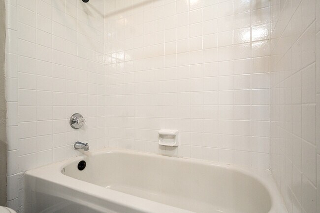 Building Photo - 1121 Via Del Rey