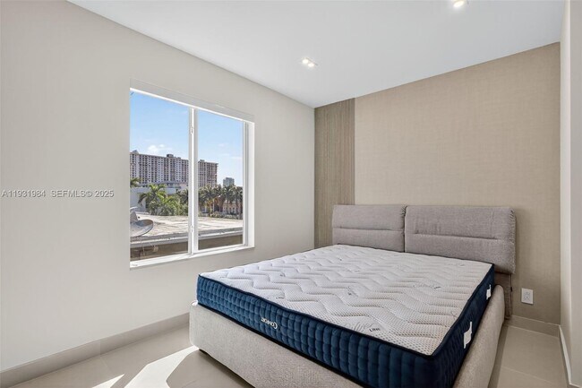 Building Photo - 3830 NE 171 St