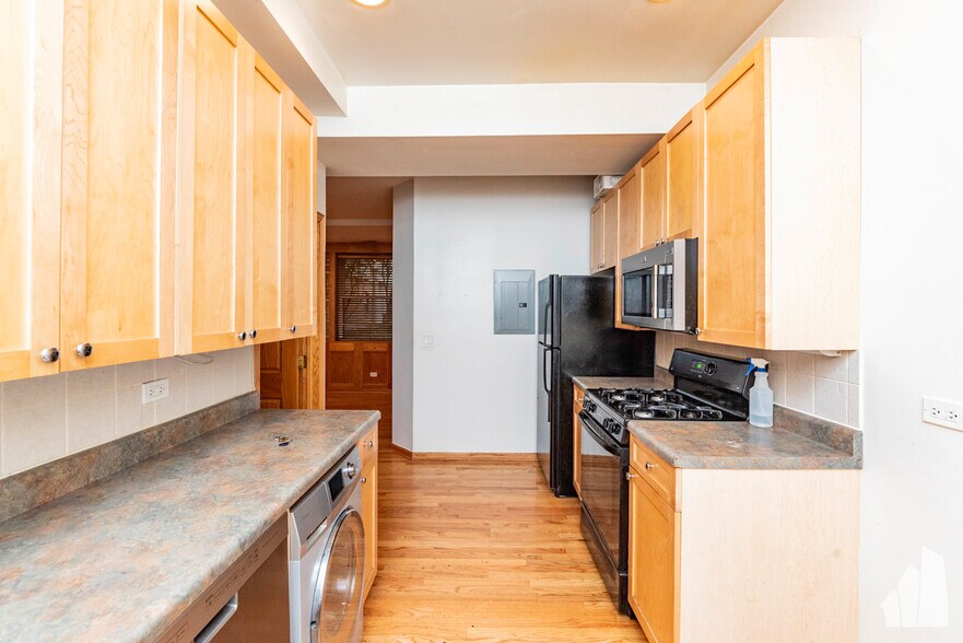 Building Photo - 5204 S Drexel Ave