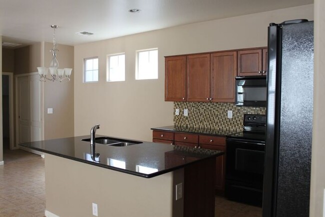 Building Photo - Great Gilbert Location!