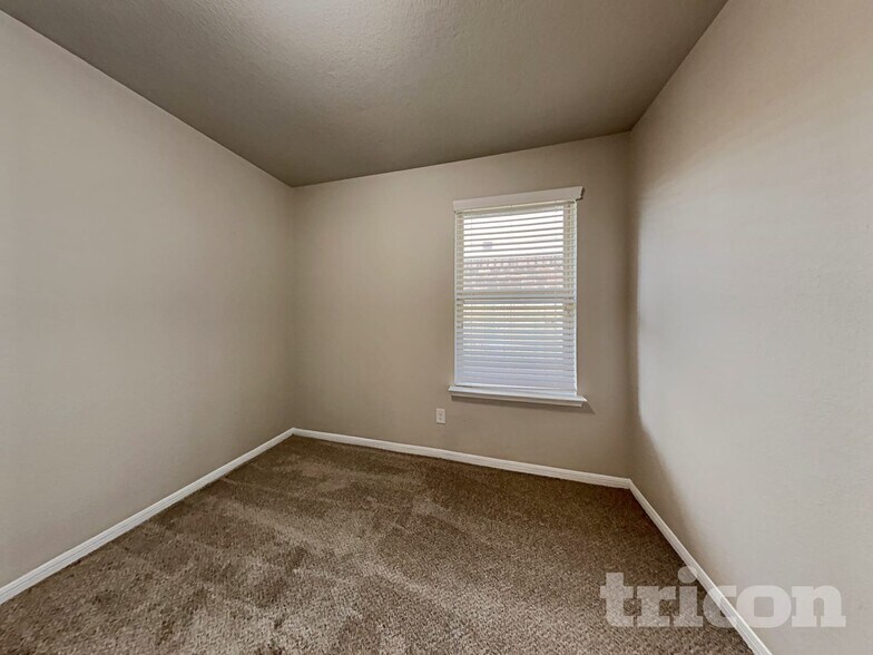 Building Photo - 423 Ashley Falls Ln