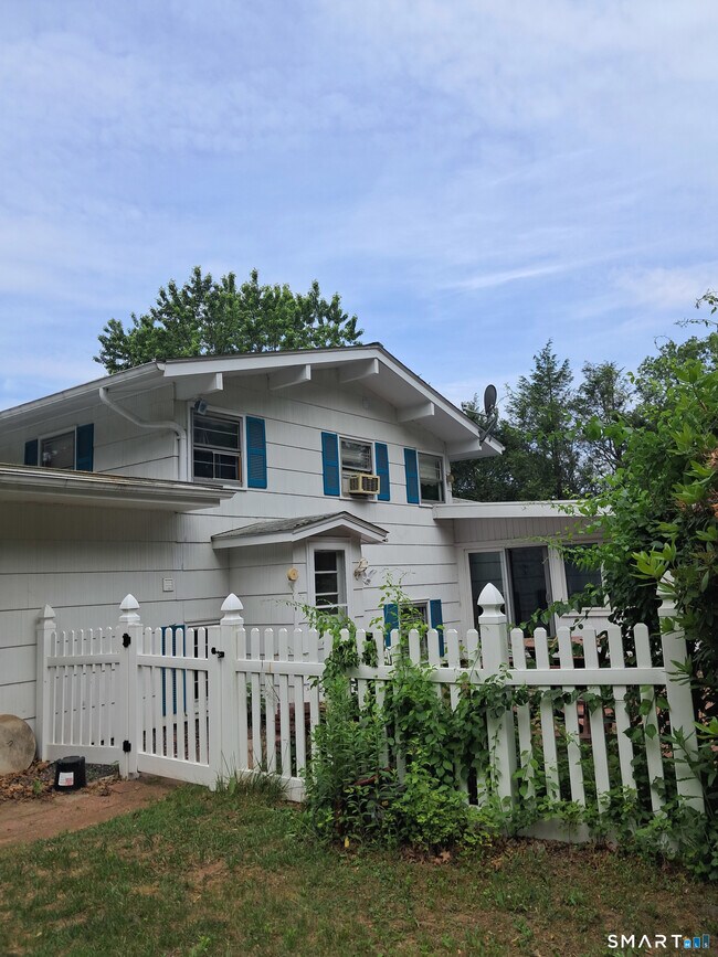 Building Photo - 21 Hillcrest Dr