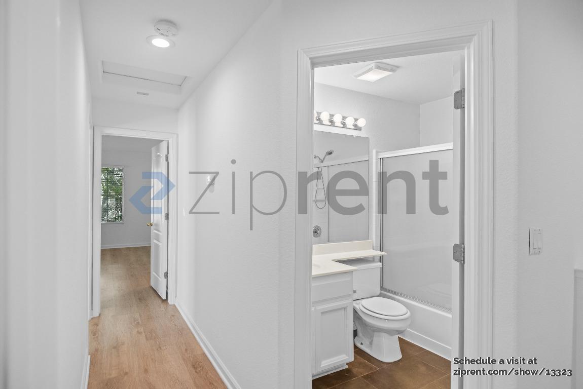 Building Photo - 343 Oleander Dr