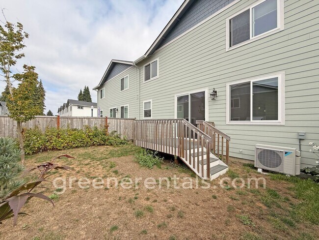 Building Photo - 2545 Natola Dr SE