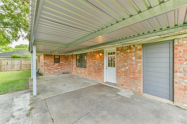 Building Photo - 1105 Velma St