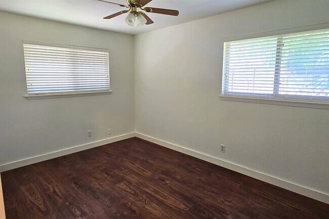 Building Photo - 9303 Robins Nest Ln