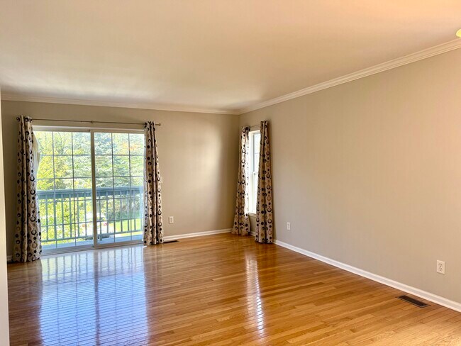 Building Photo - 3083 Promenade Cir