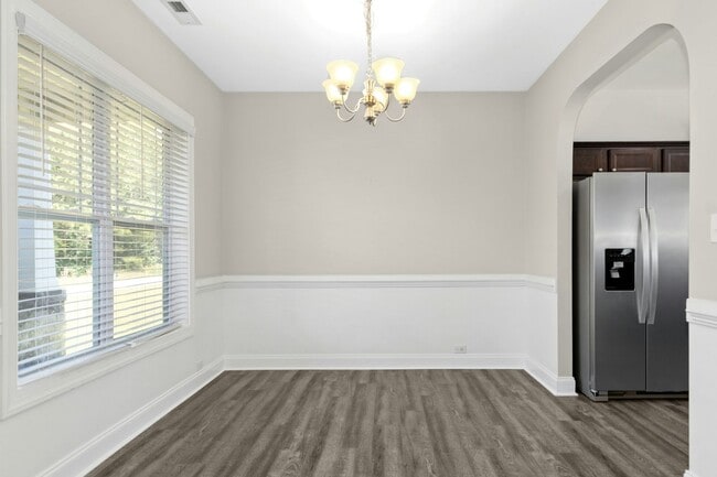 Building Photo - Charming and Freshly Updated Cul-de-Sac Home in Sanford!