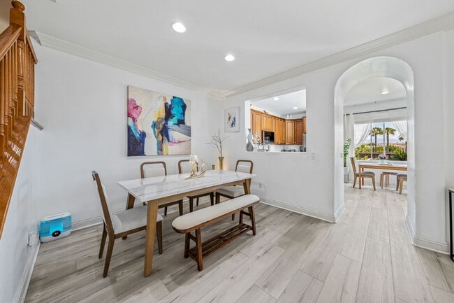 Building Photo - Beautiful Townhome in Chula Vista zz