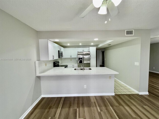 Building Photo - 11894 SW 12th Pl