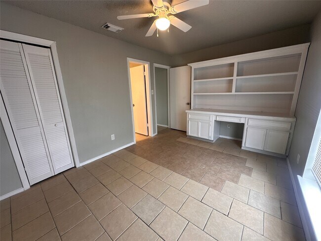 Building Photo - 7207 Caracas Dr