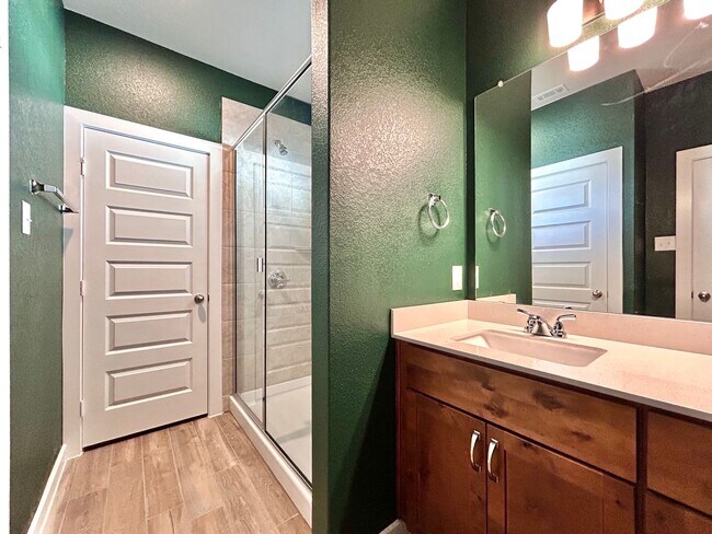 Building Photo - Move-In Ready 3BR, 2BA with Fully Equipped Kitchen & Laundry Room