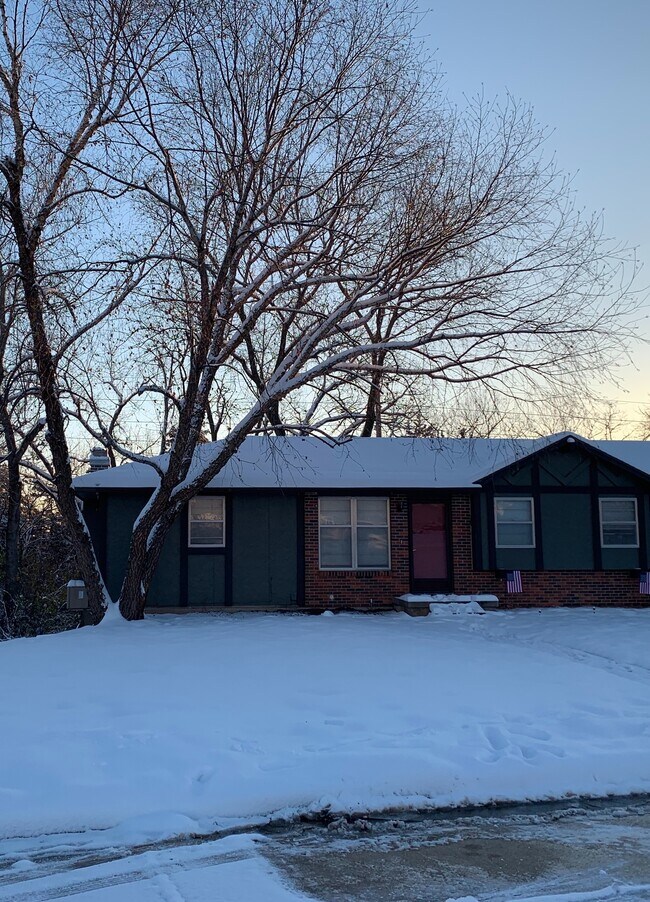 Building Photo - 808 Dondee Dr