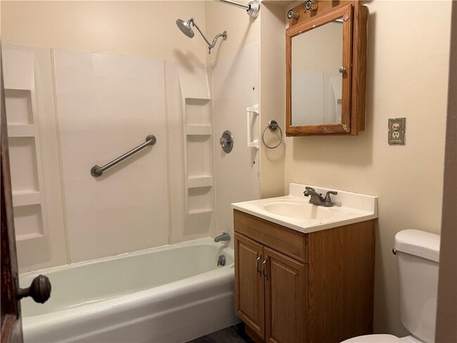 Building Photo - 127 W Main St