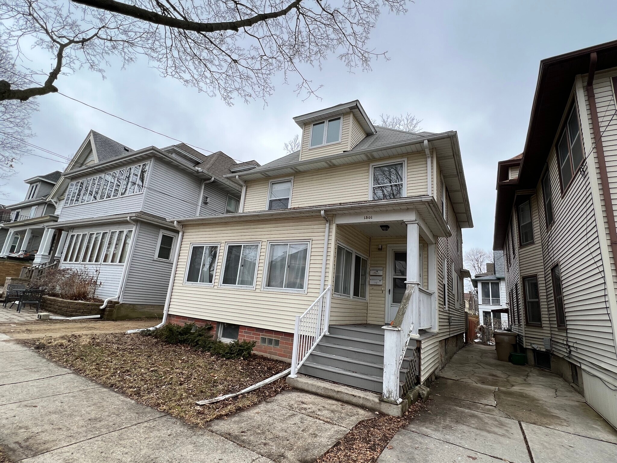 Building Photo - 1346 Morrison St