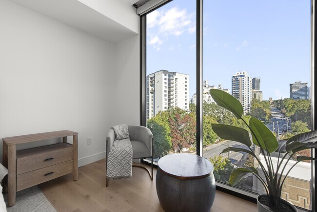 Building Photo - 2425 Peachtree Rd NE