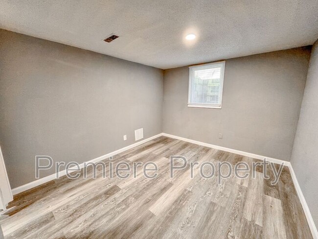Building Photo - 103 N Cogan Ln