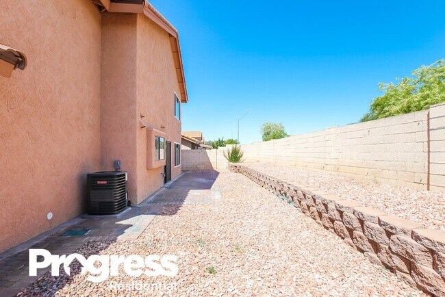 Building Photo - 4546 E Villa Theresa Dr