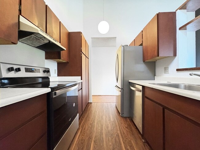 Building Photo - Recently Refreshed Kaneohe Townhouse