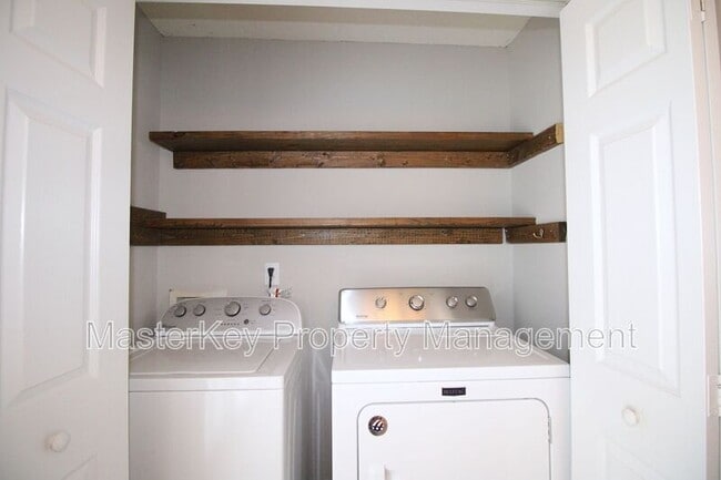 Building Photo - 305 Noonday Ct