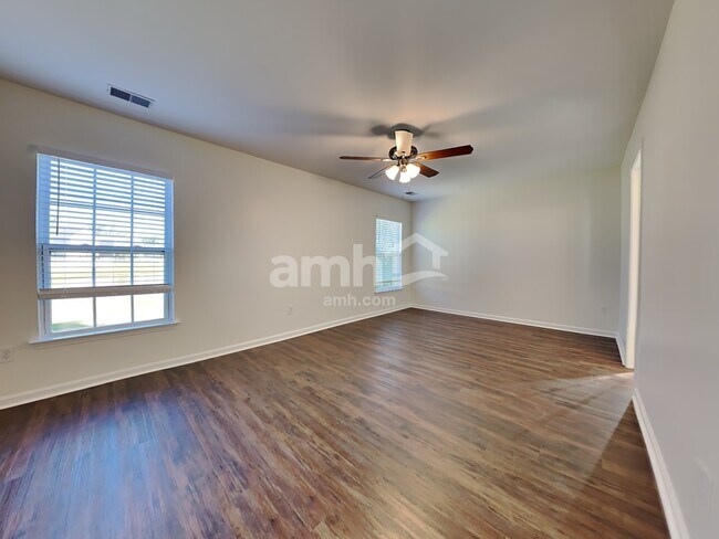 Building Photo - 6 Briarcliff Way
