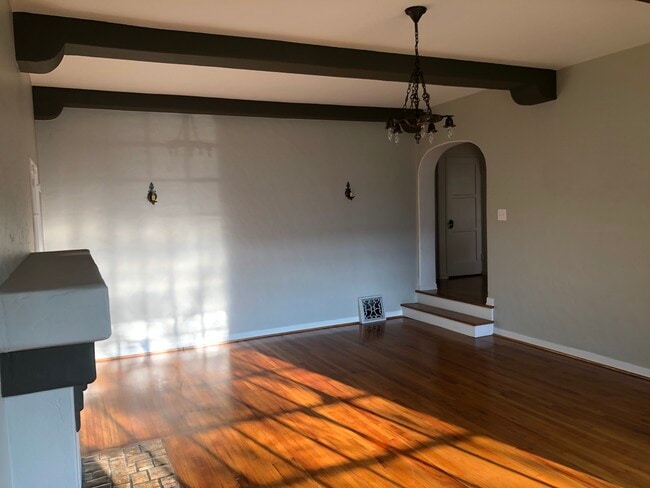 Building Photo - 1069 S Crescent Heights Blvd