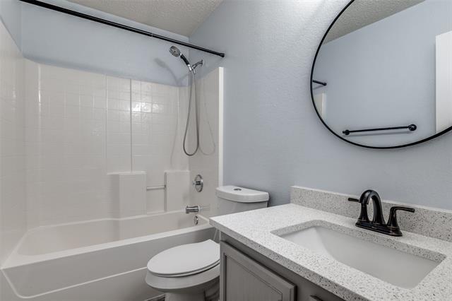 Building Photo - 1501 Big Lake